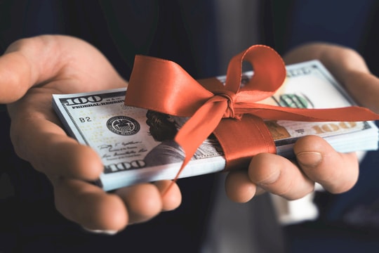 Một ngân hàng buộc các nhân viên trả lại tiền thưởng Tết trong 3 năm qua: Cơn sóng ngược trong giới tài chính Trung Quốc
