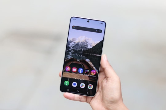 Mẫu điện thoại Samsung bất ngờ "giảm sốc" đến 11 triệu: Đẳng cấp ngang S25 Ultra, một thời gây xôn xao