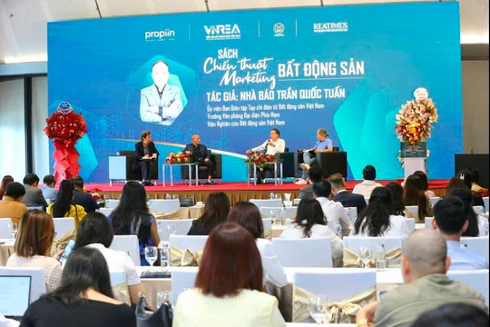 Tác giả một cuốn sách mới xuất hiện trên thị trường lên tiếng: “Mục đích của tôi không phải là bán sách” Tác giả một cuốn sách mới xuất hiện trên thị trường lên tiếng: “Mục đích của tôi không phải là bán sách”