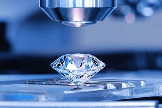 Trung Quốc khiến bong bóng kim cương nhân tạo nổ tung: Sản xuất 1 viên trong 150 phút, dìm giá gần 80% chỉ sau 5 năm 