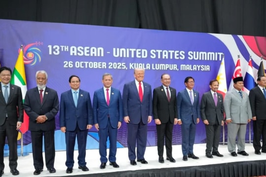 Tổng thống Trump ký loạt thỏa thuận về thương mại và khoáng sản chiến lược với Thái Lan, Malaysia, Campuchia và Việt Nam Tổng thống Trump ký loạt thỏa thuận về thương mại và khoáng sản chiến lược với Thái Lan, Malaysia, Campuchia và Việt Nam