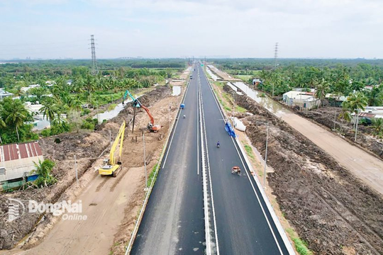 Nóng: Hàng loạt nhà thầu yếu kém bị "bêu tên" ở dự án nghìn tỷ Nóng: Hàng loạt nhà thầu yếu kém bị "bêu tên" ở dự án nghìn tỷ