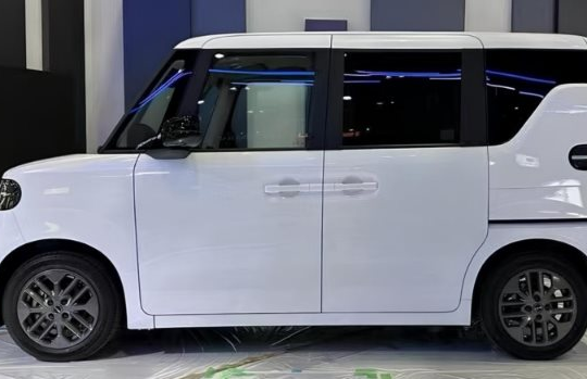 Mẫu xe điện mini giá hơn 300 triệu đồng của BYD lộ diện: Một lần sạc đi 180 km, chỉ phục vụ thị trường xe điện mini ‘màu mỡ’ nhất châu Á Mẫu xe điện mini giá hơn 300 triệu đồng của BYD lộ diện: Một lần sạc đi 180 km, chỉ phục vụ thị trường xe điện mini ‘màu mỡ’ nhất châu Á
