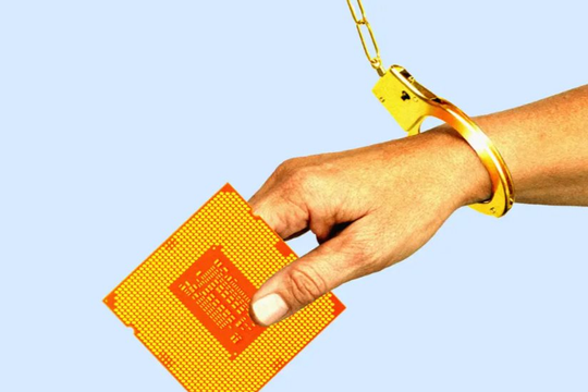 Hé lộ chiếc “còng tay vàng” những gã khổng lồ chip trói tay người lao động Hé lộ chiếc “còng tay vàng” những gã khổng lồ chip trói tay người lao động