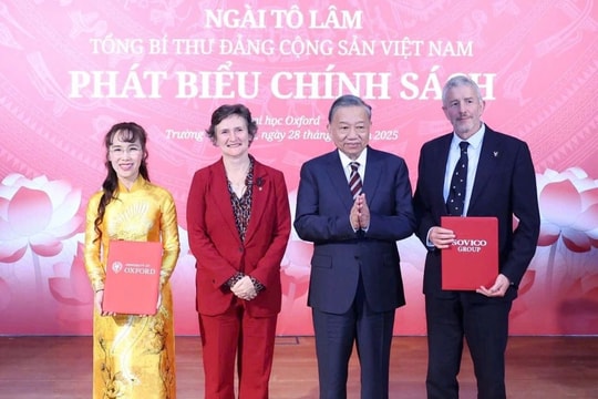 Tiến sĩ Nguyễn Thị Phương Thảo góp 13,7 triệu bảng Anh cho quỹ học bổng của đại học Oxford Tiến sĩ Nguyễn Thị Phương Thảo góp 13,7 triệu bảng Anh cho quỹ học bổng của đại học Oxford