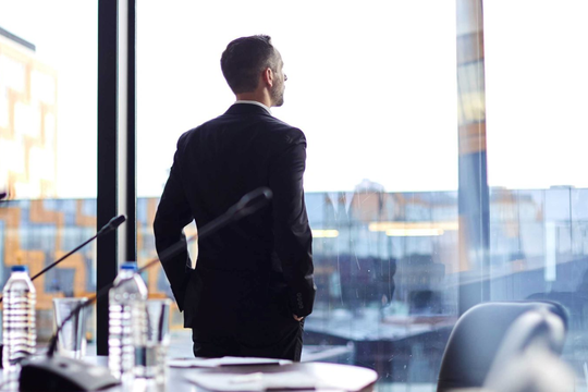 CEO trong kỷ nguyên chuyển đổi mô hình kinh doanh – từ giá trị ngắn hạn đến phát triển bền vững dài hạn CEO trong kỷ nguyên chuyển đổi mô hình kinh doanh – từ giá trị ngắn hạn đến phát triển bền vững dài hạn