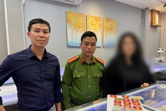 Sau khi chuyển khoản 1,4 triệu, nữ sinh 2006 tại Hà Nội lên phố Trung Kính bán vàng thì bị công an đưa đi Sau khi chuyển khoản 1,4 triệu, nữ sinh 2006 tại Hà Nội lên phố Trung Kính bán vàng thì bị công an đưa đi