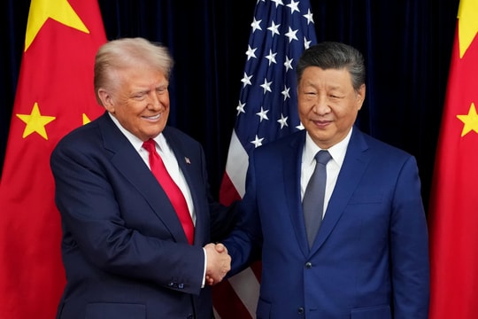 Gặp Thủ tướng Nhật trong cung điện, gặp Tổng thống Hàn tại bảo tàng: Vì sao ông Trump gặp ông Tập ở… sân bay?