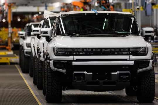 GM cắt giảm hơn 3.400 lao động mảng xe điện, thu hẹp dây chuyền sản xuất và tạm đóng cửa nhà máy, thực hiện cải tổ nhân lực lớn nhất kể từ sau đại dịch GM cắt giảm hơn 3.400 lao động mảng xe điện, thu hẹp dây chuyền sản xuất và tạm đóng cửa nhà máy, thực hiện cải tổ nhân lực lớn nhất kể từ sau đại dịch