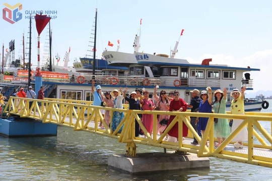 Cả nghìn người Trung Quốc "đổ bộ", một lĩnh vực của Quảng Ninh "nóng rực" dịp cuối năm Cả nghìn người Trung Quốc "đổ bộ", một lĩnh vực của Quảng Ninh "nóng rực" dịp cuối năm