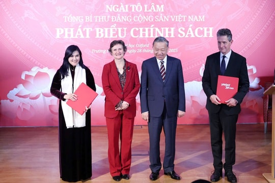 Tổng Bí thư Tô Lâm chứng kiến Vietjet và Đại học Oxford công bố công trình quan trọng cho ngành hàng không Tổng Bí thư Tô Lâm chứng kiến Vietjet và Đại học Oxford công bố công trình quan trọng cho ngành hàng không