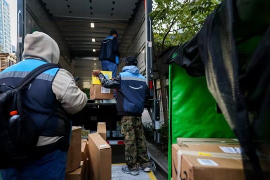 CEO Amazon: ‘Chúng tôi không cắt giảm 14.000 nhân viên vì vấn đề tiền, đã đến lúc loại bỏ những tầng lớp thừa thãi’ CEO Amazon: ‘Chúng tôi không cắt giảm 14.000 nhân viên vì vấn đề tiền, đã đến lúc loại bỏ những tầng lớp thừa thãi’