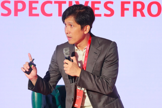 Tổng Giám đốc Dragon Capital: 2-3 năm gần đây nhà đầu tư không còn xem chứng khoán như “sòng bạc”, lái xe của tôi cũng bỏ vài trăm USD mỗi tháng mua cổ phiếu Tổng Giám đốc Dragon Capital: 2-3 năm gần đây nhà đầu tư không còn xem chứng khoán như “sòng bạc”, lái xe của tôi cũng bỏ vài trăm USD mỗi tháng mua cổ phiếu