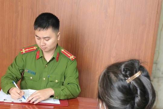 Người phụ nữ mang theo 1 mảnh giấy đến ngân hàng BIDV để chuyển khoản 100 triệu đồng: Công an đến tận nơi, yêu cầu hủy giao dịch Người phụ nữ mang theo 1 mảnh giấy đến ngân hàng BIDV để chuyển khoản 100 triệu đồng: Công an đến tận nơi, yêu cầu hủy giao dịch