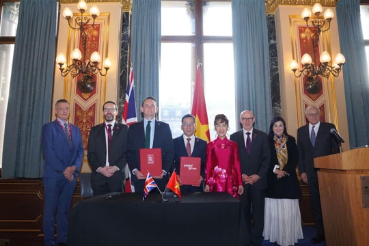 Vietjet và Rolls-Royce ký kết hợp đồng động cơ Trent 7000 trị giá 3,8 tỷ Đô la Mỹ trong chuyến thăm Vương quốc Anh của Tổng bí thư Tô Lâm Vietjet và Rolls-Royce ký kết hợp đồng động cơ Trent 7000 trị giá 3,8 tỷ Đô la Mỹ trong chuyến thăm Vương quốc Anh của Tổng bí thư Tô Lâm