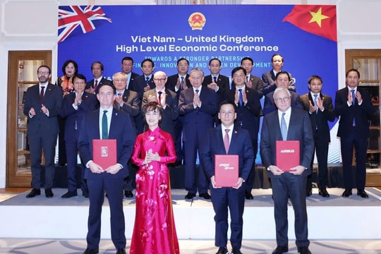 Sau đơn hàng 32 tỷ USD tại Mỹ, tỷ phú Nguyễn Thị Phương Thảo lại có HĐ lớn ở nền kinh tế thứ 6 thế giới Sau đơn hàng 32 tỷ USD tại Mỹ, tỷ phú Nguyễn Thị Phương Thảo lại có HĐ lớn ở nền kinh tế thứ 6 thế giới