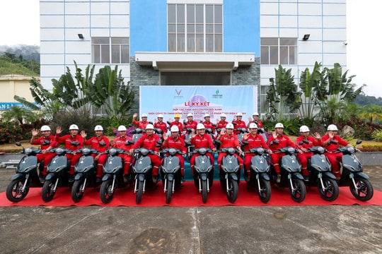 Cú "bắt tay" của VinFast và công ty con của PV Power: Ký xong, hàng trăm nhân viên lập tức "lên đời" xe máy điện