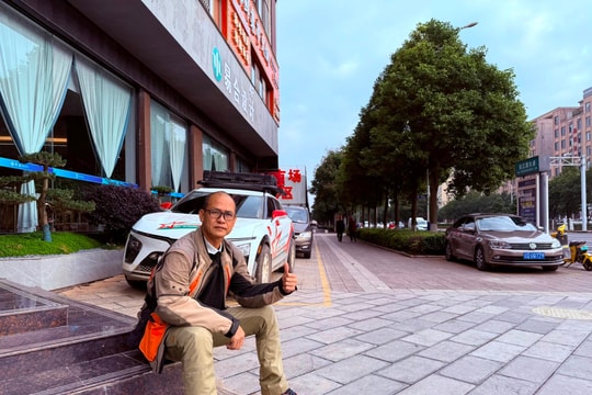 Chạy xuyên ASEAN chưa đã, một người mang xe điện VinFast đi liên lục địa, sang cả châu Âu, châu Phi Chạy xuyên ASEAN chưa đã, một người mang xe điện VinFast đi liên lục địa, sang cả châu Âu, châu Phi