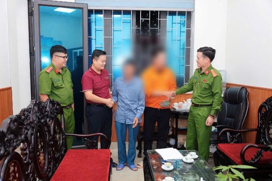 Ngân hàng từ chối làm thủ tục cho người đàn ông 68 tuổi ở Hà Nội chuyển đi 200 triệu đồng: Công an lập tức điều tra   Ngân hàng từ chối làm thủ tục cho người đàn ông 68 tuổi ở Hà Nội chuyển đi 200 triệu đồng: Công an lập tức điều tra