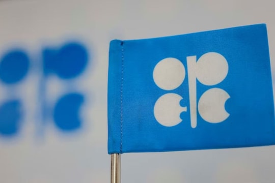 OPEC+ nghiêng về phương án tăng sản lượng nhẹ trong tháng 12 OPEC+ nghiêng về phương án tăng sản lượng nhẹ trong tháng 12