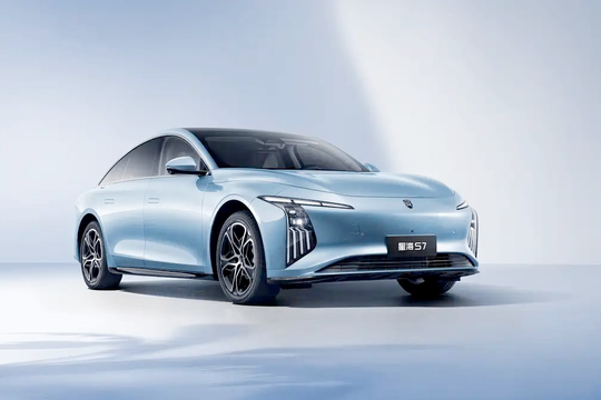 'Ông trùm' xe tải tại Việt Nam ra mắt xe điện giá hơn 400 triệu đồng: ngang cỡ Toyota Camry, đi Hà Nội-Quảng Trị chỉ trong 1 lần sạc