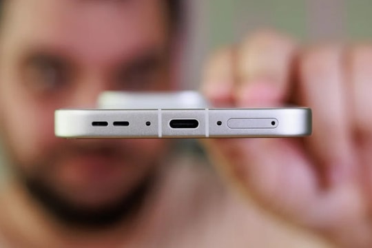 Chuyên gia review: "Không iPhone hay Samsung, tôi dùng mẫu điện thoại này 1 tuần mà chỉ phải sạc có 4 lần"