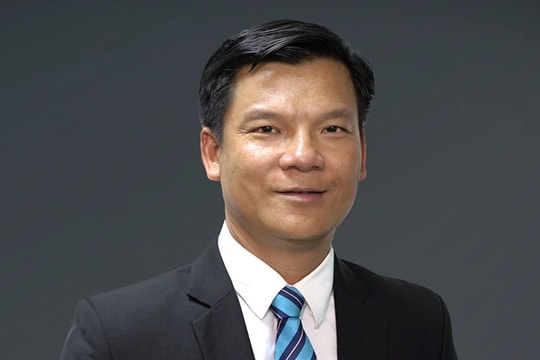 Từ nhiệm vị trí TGĐ Hòa Bình (HBC), ông Lê Văn Nam vẫn làm Chủ tịch công ty xây dựng riêng, là đối tác quen mặt của Sunshine