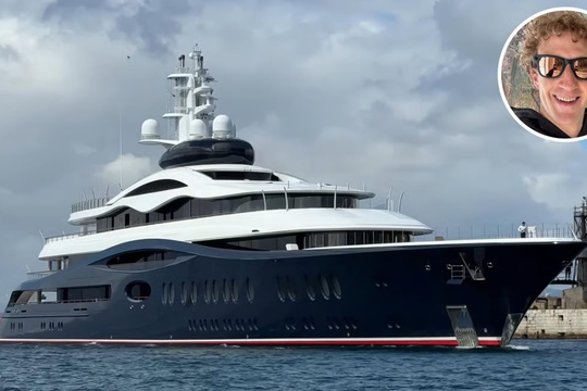 Chuẩn bị cho kỳ nghỉ đông, ông chủ của Facebook vừa chi gần 7 tỷ để 'đổ xăng' cho chiếc siêu du thuyền trị giá hơn 7.000 tỷ