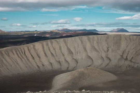 Chưa từng có: Phát hiện 2,2 triệu tấn đất hiếm nằm rải rác xung quanh và bên trong ngọn núi lửa đã tắt, đủ đáp ứng nhu cầu trong 950 năm