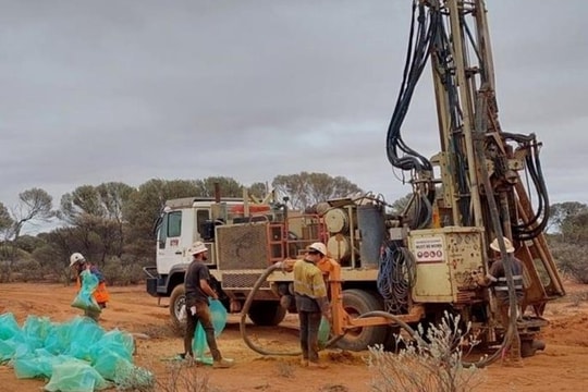 Khoan ‘nhẹ’ 64 lỗ đã gặp ngay nguồn đất hiếm siêu chất lượng - CEO công ty khai thác không tin vào mắt mình: ‘Lần đầu tiên chúng tôi gặp hiện tượng lạ này’