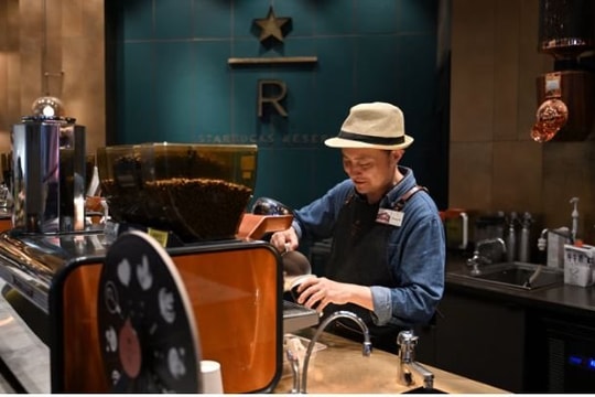 Starbucks bất ngờ bán 60% cổ phần tại Trung Quốc cho một quỹ đầu tư: Chuyện gì đây?