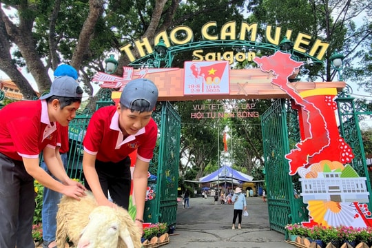 Từng suýt đóng cửa vì nợ thuế 850 tỷ đồng, vườn thú 160 năm tuổi bất ngờ thông báo có lãi hơn 4,8 tỷ: Vé vào cổng chiếm hơn 60% tổng doanh thu