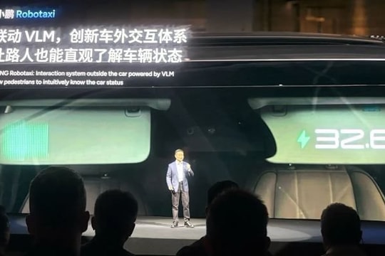 Một công ty xe điện Trung Quốc vừa ra mắt taxi robot, robot hình người với chip AI tự phát triển