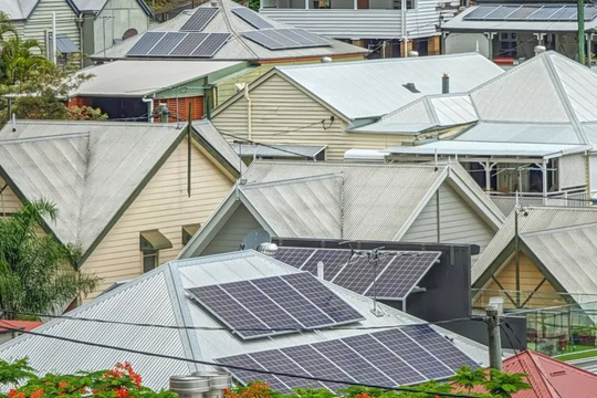 Điện âm giá vì dư cung giờ thấp điểm, một quốc gia miễn phí điện 3 tiếng/ngày cho hàng triệu hộ dân: Kẻ mừng người lo