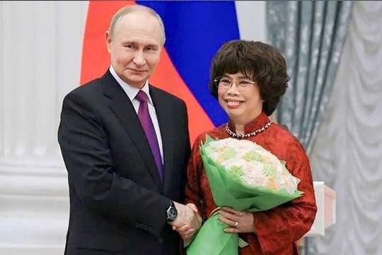 Tổng thống Putin trao Huân chương cho nữ doanh nhân Thái Hương tại Điện Kremlin