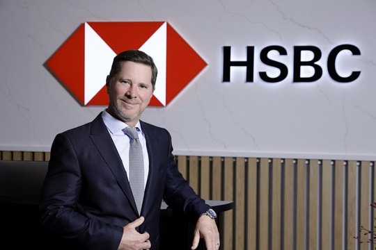 Sếp HSBC Việt Nam: Thế hệ "bánh mì kẹp" lột tả những áp lực của giới trẻ vì già hóa dân số