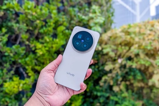 Điện thoại Vivo gây ấn tượng nhất lúc này: Camera tele 200MP vượt trội, pin 6.510mAh, giá hời đến khó tin