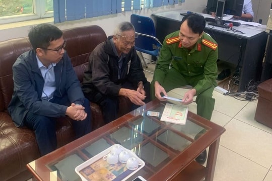 Cụ ông 70 tuổi gửi tiết kiệm 300 triệu đồng ở VietinBank, khi đến rút, nhân viên ngân hàng lập tức báo công an xã vào cuộc