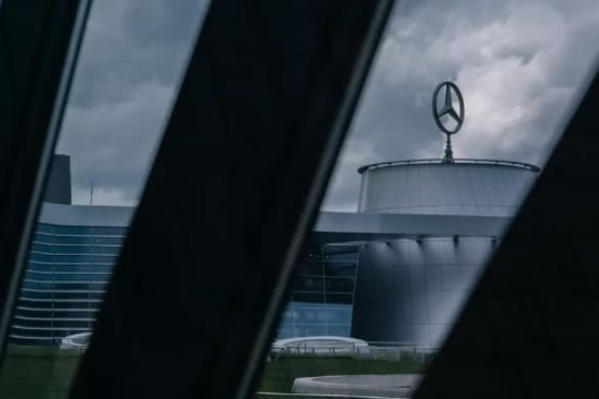 Khủng hoảng chưa từng có với ngành xe hơi: Hàng tỷ euro doanh thu 'bốc hơi' chỉ vì 1 linh kiện giá vài xu, loạt gã khổng lồ mất tự chủ vì thiếu chip 