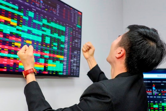 Cổ phiếu một doanh nghiệp đầu ngành “bốc đầu” lên đỉnh lịch sử trước thềm trả cổ tức 65% bằng tiền mặt 