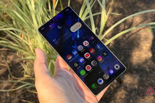 Nhà báo công nghệ: "Ai đó chê, chứ với tôi Samsung là điện thoại tinh tế nhất hiện nay chứ chẳng phải iPhone"