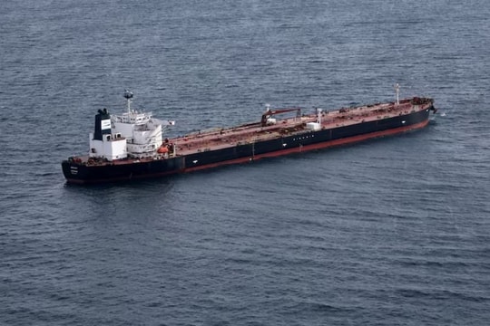 Giá dầu giảm hơn 1%, chạm đáy hai tuần do lo ngại dư cung toàn cầu