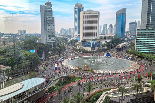 Láng giềng Việt Nam muốn đổi tiền