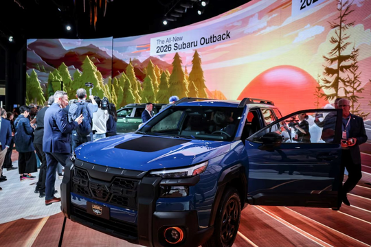 Thêm 1 hãng ô tô từ bỏ giấc mơ xe điện, quay về làm hybrid 