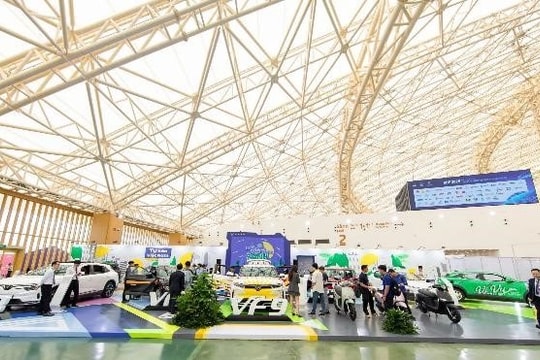 Hàng trăm gian hàng của doanh nghiệp Việt Nam và Mỹ, Đức, Nhật Bản, Hàn Quốc... tham dự  Tuần lễ Công nghiệp và Công nghệ Việt Nam 2025