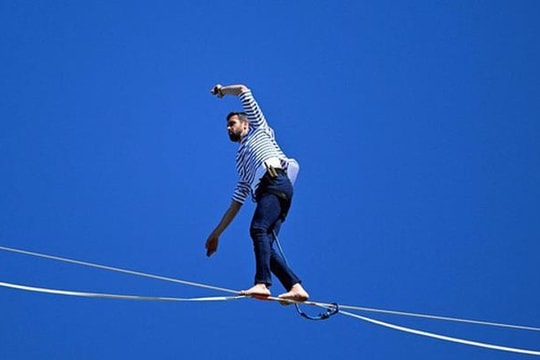 Chứng khoán bật tăng sau cú rơi 200 điểm: Đáy thật hay chỉ là “bull trap”?