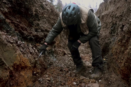 Hứng đòn đau vì Trung Quốc chặn mặt hàng Mỹ không thể sản xuất dù chỉ 1 gram, người dân bỏ qua cả vàng để săn lùng kho báu: Liệu có thoát phụ thuộc Bắc Kinh?