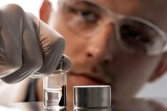 Lo sợ 1 triệu việc làm bị thổi bay, nền kinh tế lớn thứ 3 thế giới tìm cách tái chế đất hiếm nhưng ‘mọi thứ đều bị Trung Quốc bao vây’