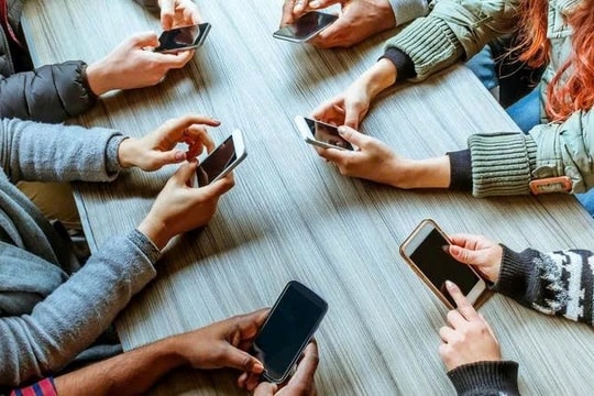 Google phát cảnh báo đến người dùng Android và iPhone