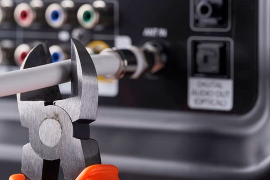 Truyền hình cáp sụt giảm mạnh: Một nửa hộ gia đình Mỹ không dùng dịch vụ, hàng loạt nhà cung cấp bán mảng kinh doanh 